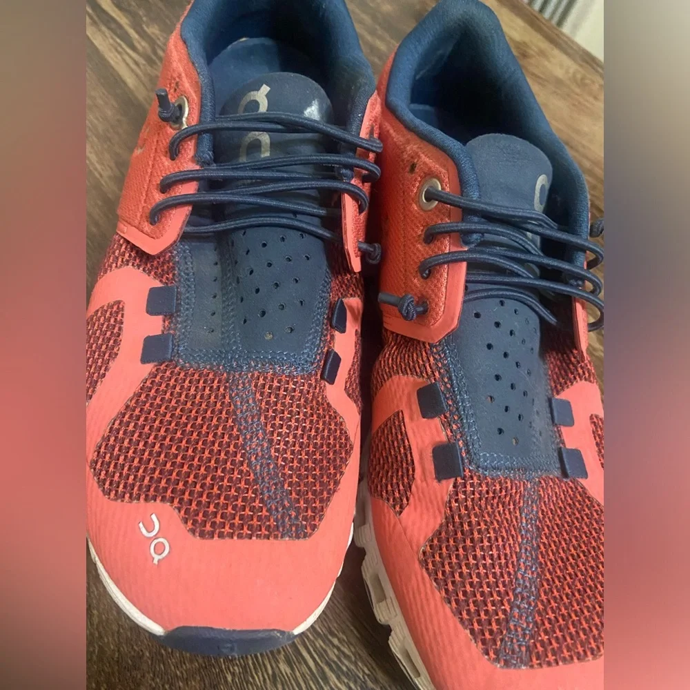 On Running Women's Athletic Shoes - Picture 5 of 9